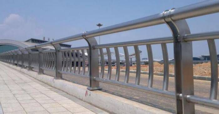 鋁合金橋梁護(hù)欄廠家